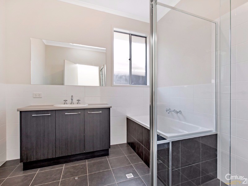 38 Greenslade Boulevard, Evanston South SA 5116