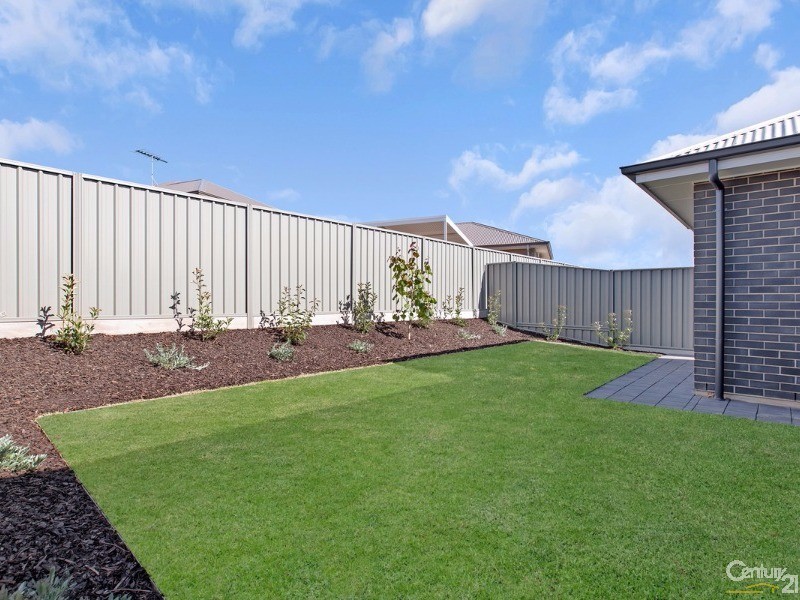 38 Greenslade Boulevard, Evanston South SA 5116