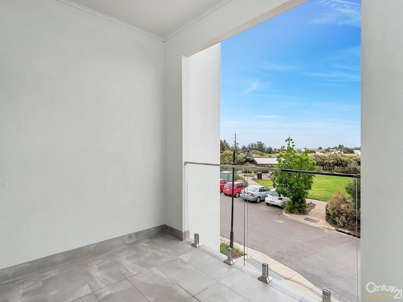 32 Broadwater Crescent, Mawson Lakes SA 5095