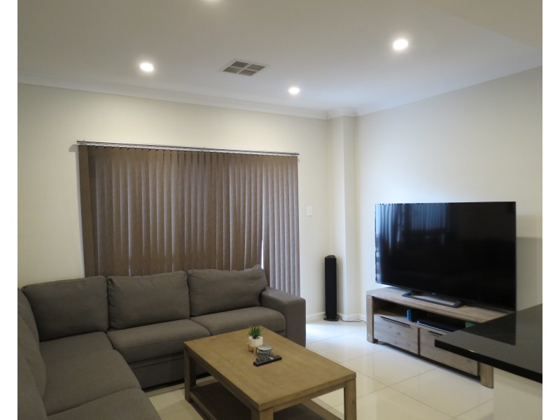 32b Broadwater Crescent, Mawson Lakes SA 5095