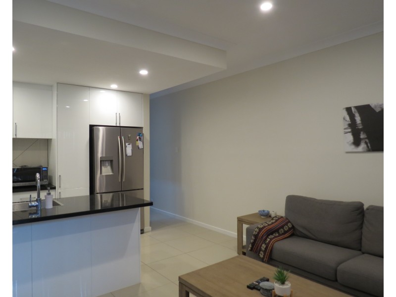 32b Broadwater Crescent, Mawson Lakes SA 5095