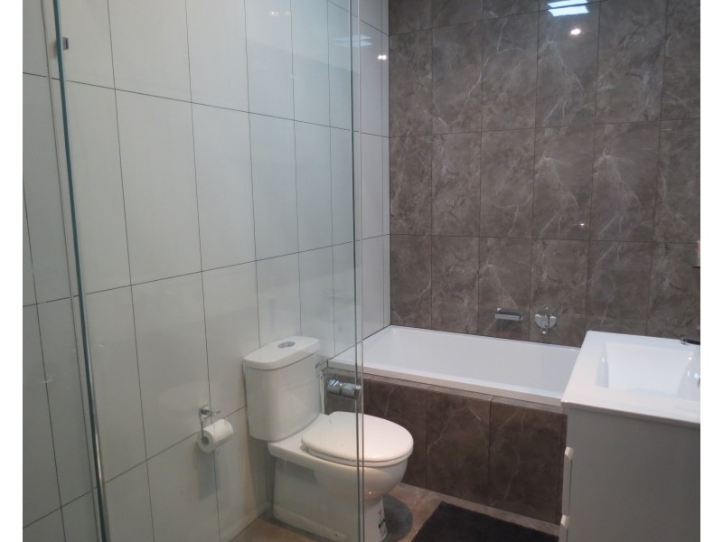 32b Broadwater Crescent, Mawson Lakes SA 5095