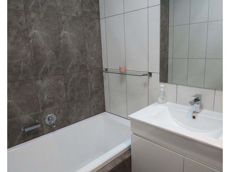 32b Broadwater Crescent, Mawson Lakes SA 5095