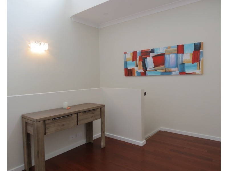 32b Broadwater Crescent, Mawson Lakes SA 5095