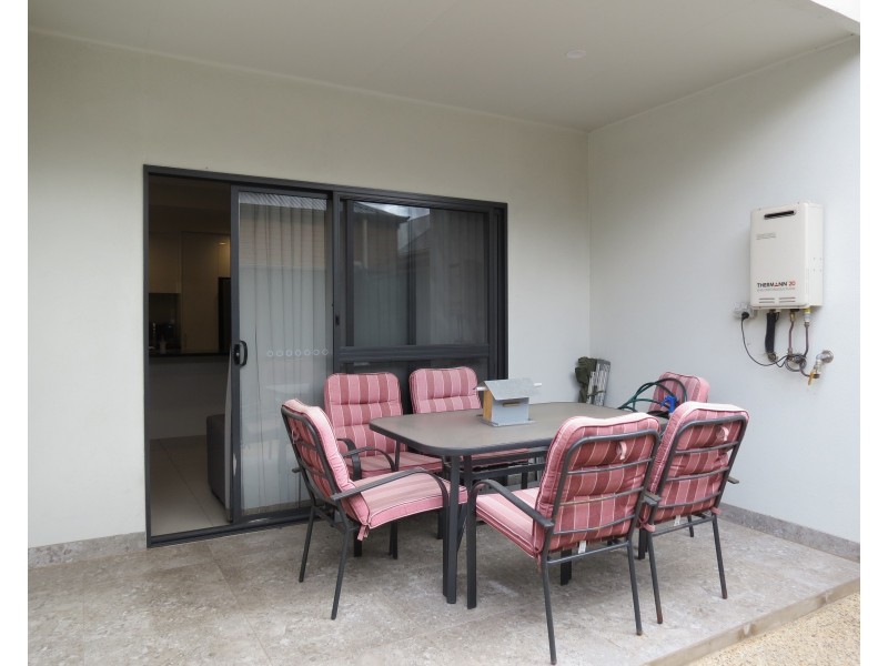 32b Broadwater Crescent, Mawson Lakes SA 5095