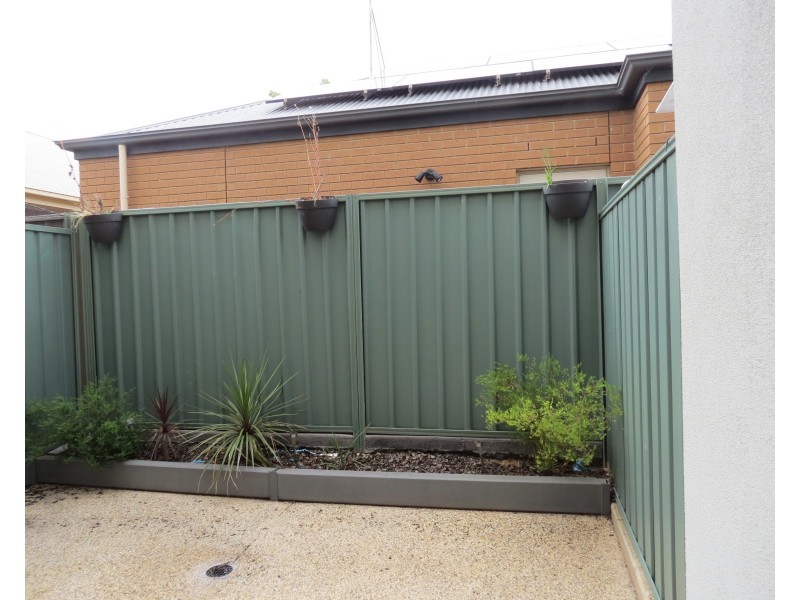 32b Broadwater Crescent, Mawson Lakes SA 5095