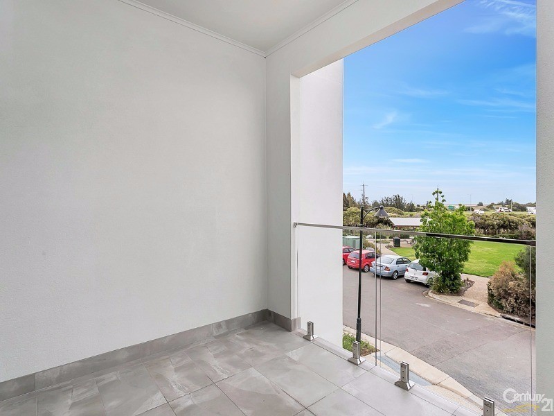 32b Broadwater Crescent, Mawson Lakes SA 5095