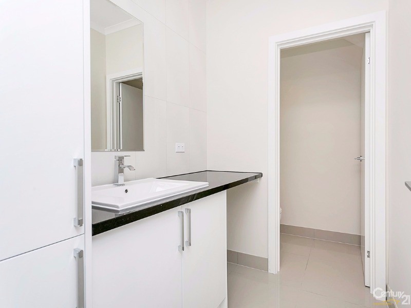 32b Broadwater Crescent, Mawson Lakes SA 5095