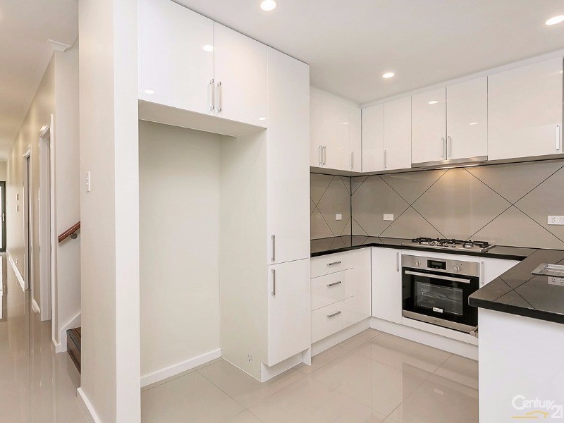32b Broadwater Crescent, Mawson Lakes SA 5095