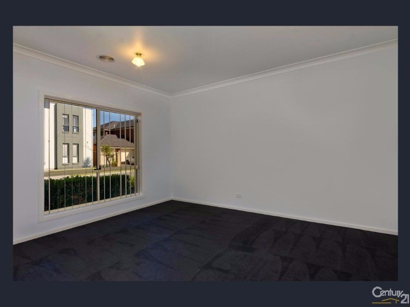 2 Lord Howe Crescent, Mawson Lakes SA 5095