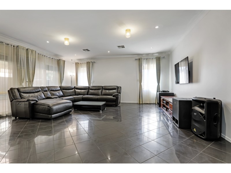 10 Mapleton Circuit, Mawson Lakes SA 5095