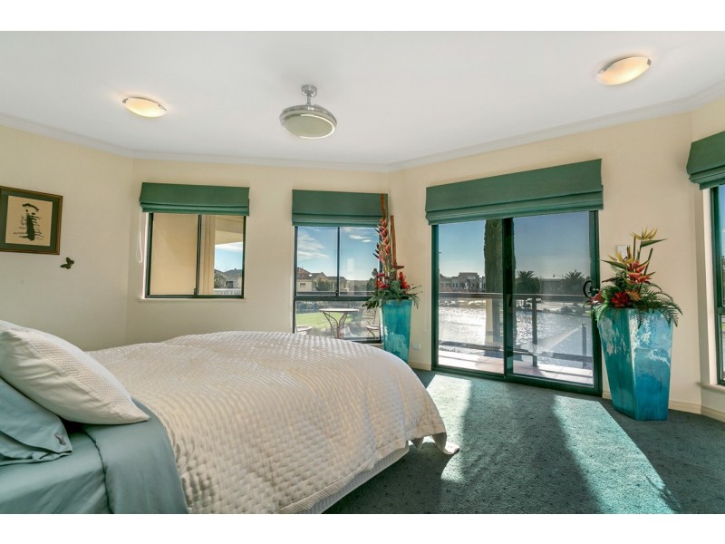 4 Mckinlay Court, Mawson Lakes SA 5095