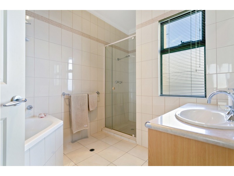 4 Mckinlay Court, Mawson Lakes SA 5095