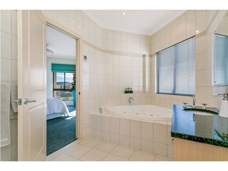 4 Mckinlay Court, Mawson Lakes SA 5095