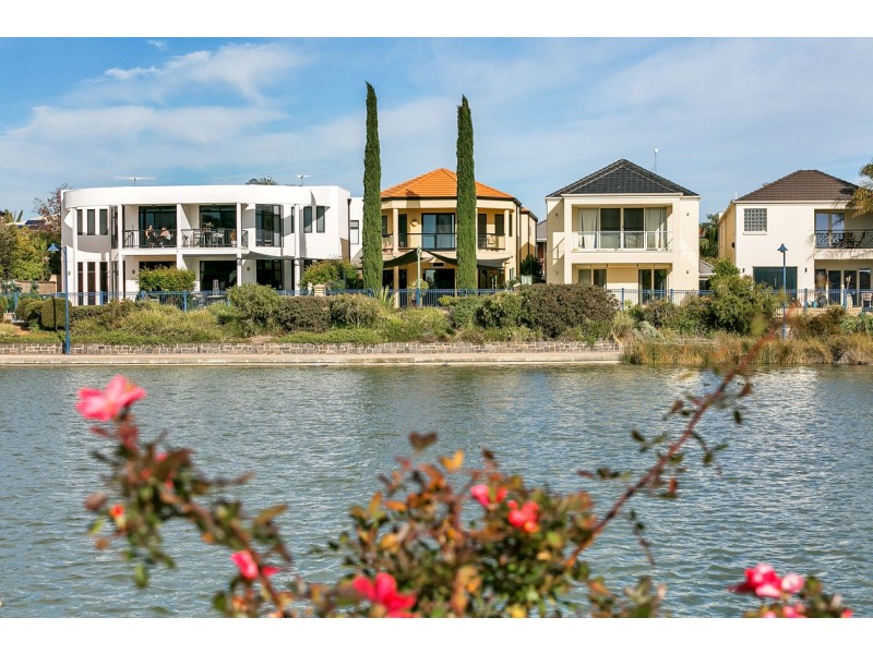 4 Mckinlay Court, Mawson Lakes SA 5095
