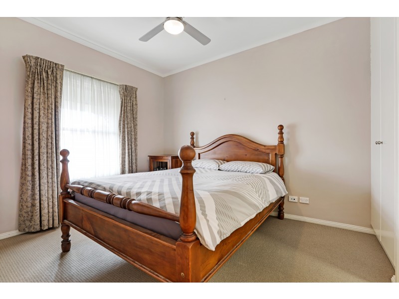 33 Newland Way, Mawson Lakes SA 5095