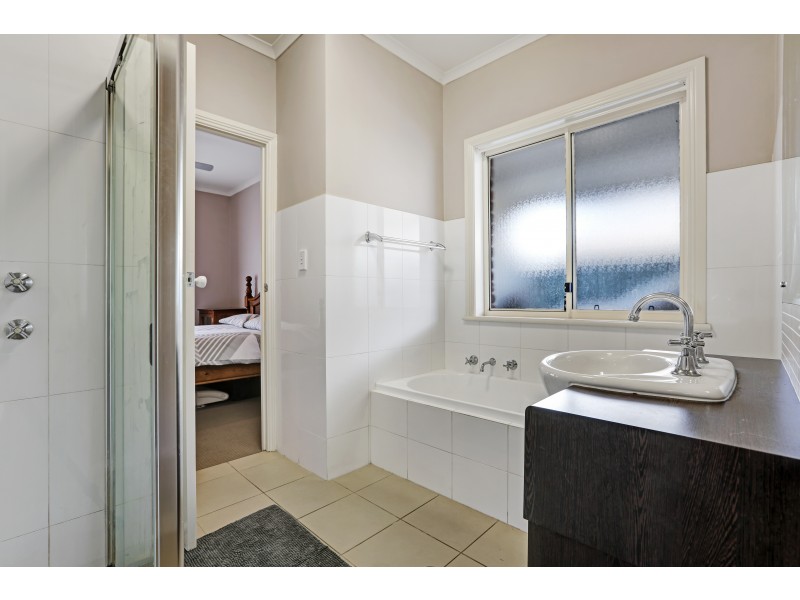 33 Newland Way, Mawson Lakes SA 5095