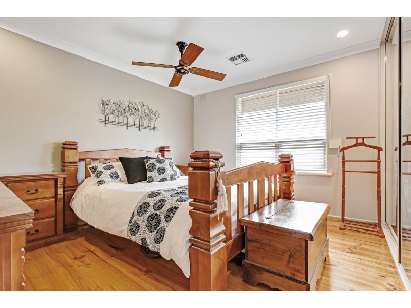 5 Dienelt Drive, Para Hills West SA 5096