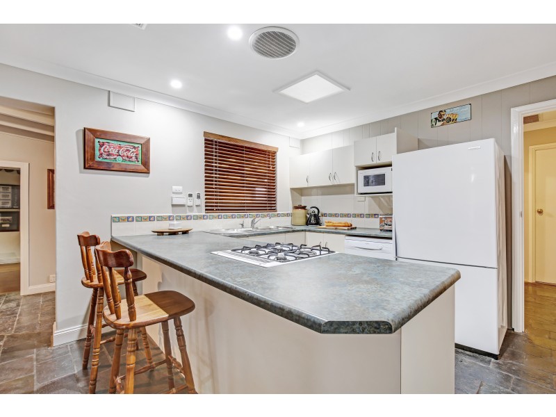 5 Dienelt Drive, Para Hills West SA 5096