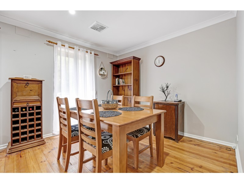 5 Dienelt Drive, Para Hills West SA 5096