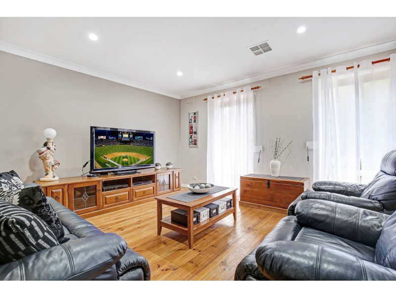 5 Dienelt Drive, Para Hills West SA 5096