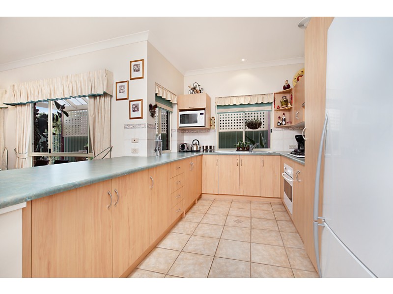 13 Parkdale Crescent, Mawson Lakes SA 5095