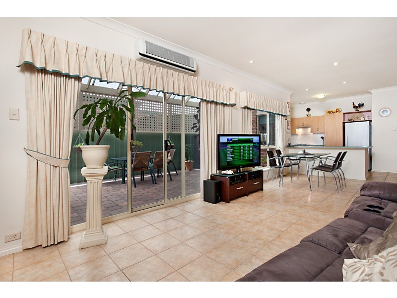 13 Parkdale Crescent, Mawson Lakes SA 5095