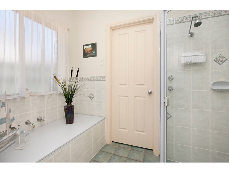 13 Parkdale Crescent, Mawson Lakes SA 5095