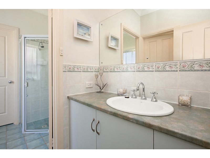 13 Parkdale Crescent, Mawson Lakes SA 5095