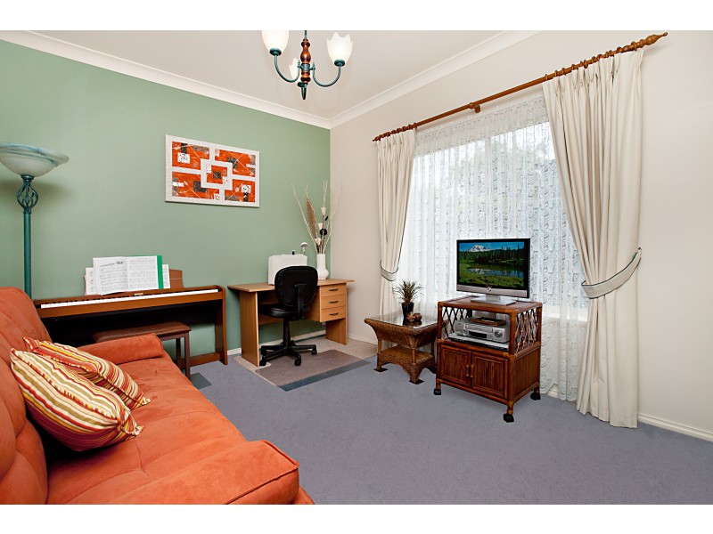 13 Parkdale Crescent, Mawson Lakes SA 5095