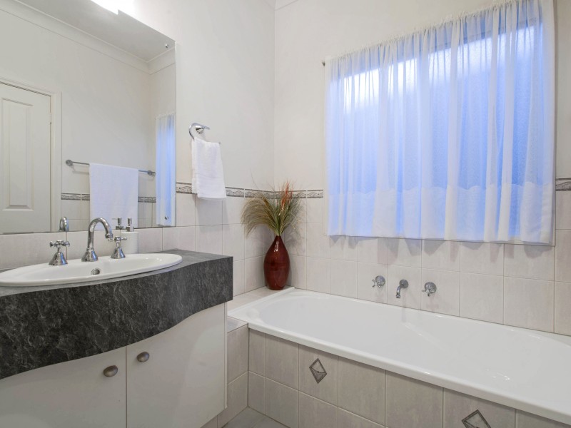 20  Lord Howe Crescent, Mawson Lakes SA 5095