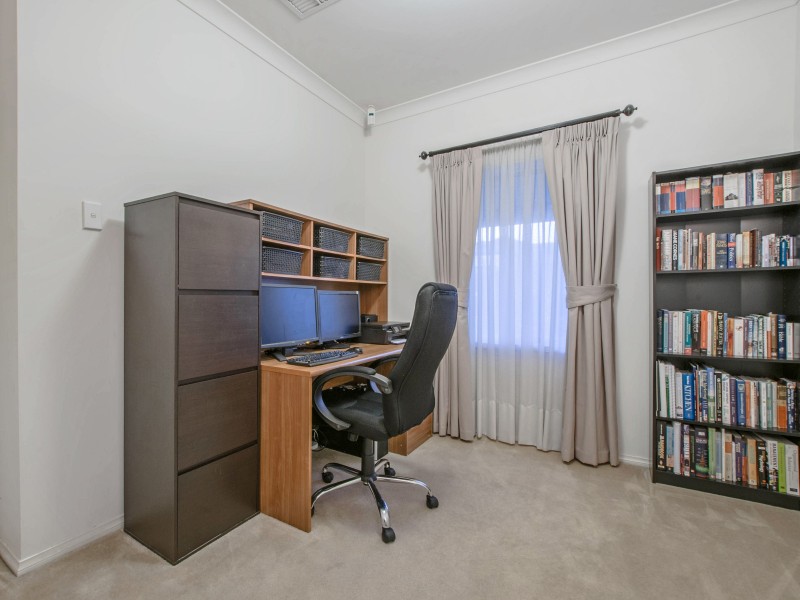 20  Lord Howe Crescent, Mawson Lakes SA 5095
