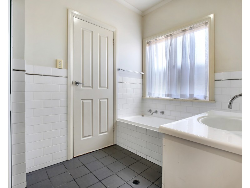 4 Innes Circuit, Mawson Lakes SA 5095