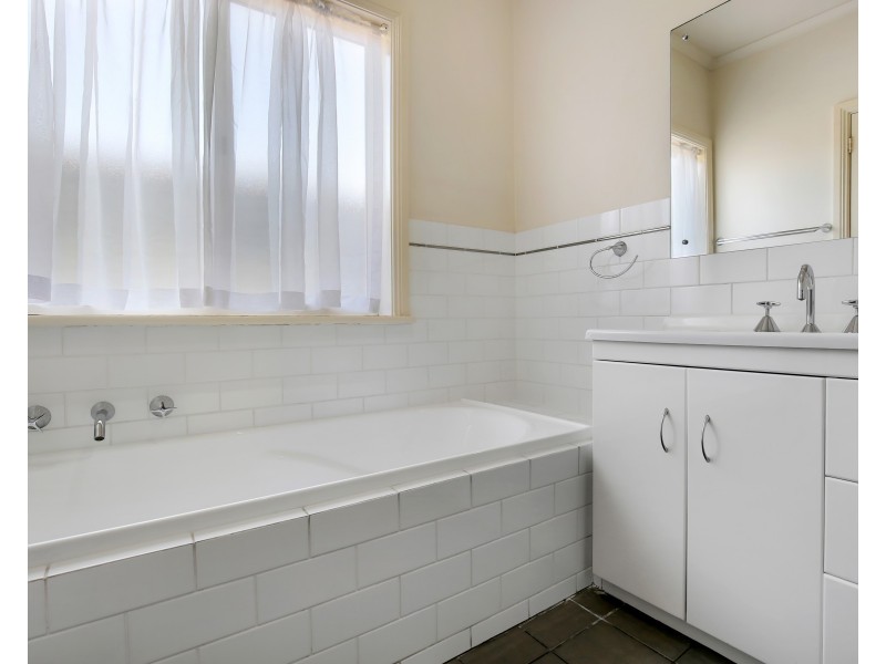 4 Innes Circuit, Mawson Lakes SA 5095