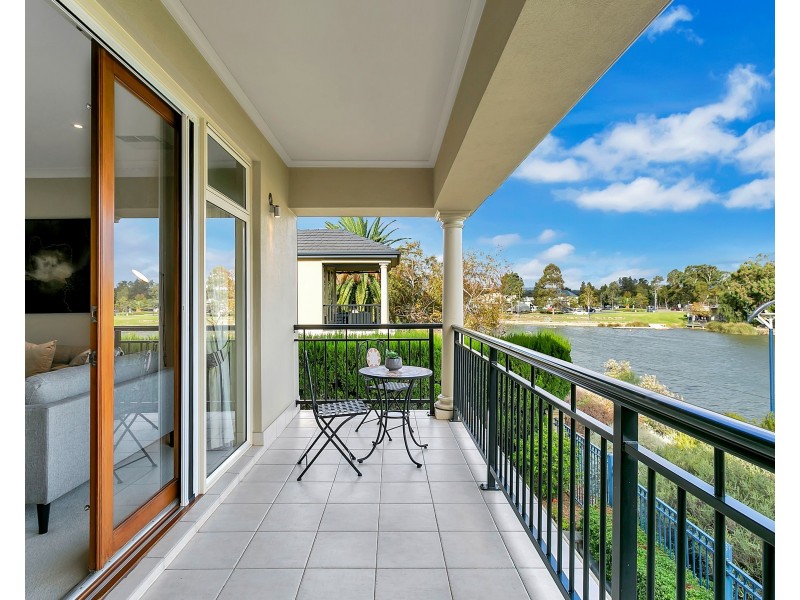 18 Frome Crescent, Mawson Lakes SA 5095