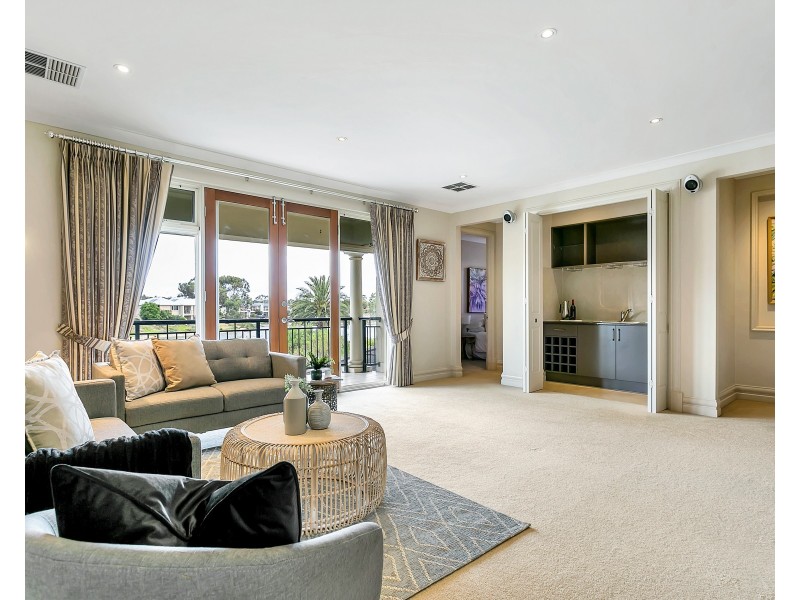 18 Frome Crescent, Mawson Lakes SA 5095