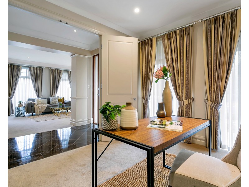 18 Frome Crescent, Mawson Lakes SA 5095