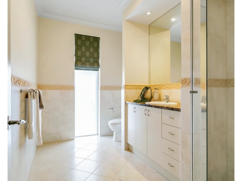 18 Frome Crescent, Mawson Lakes SA 5095