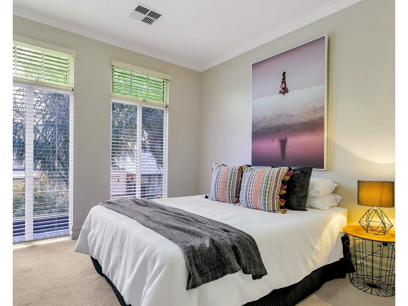 18 Frome Crescent, Mawson Lakes SA 5095