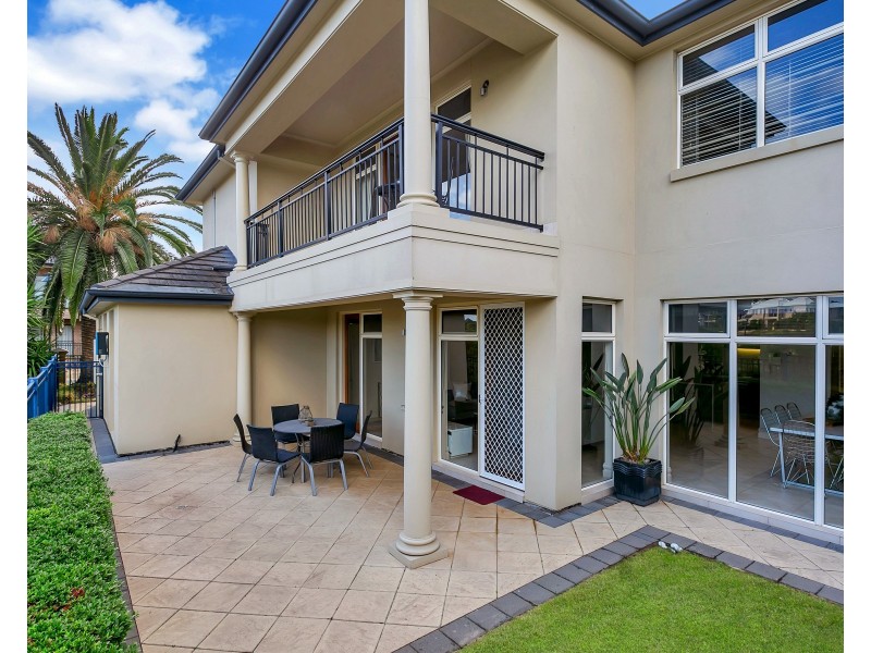 18 Frome Crescent, Mawson Lakes SA 5095