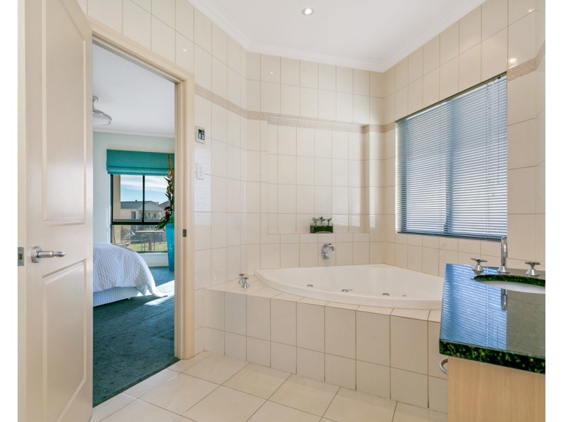 4  Mckinlay Court, Mawson Lakes SA 5095