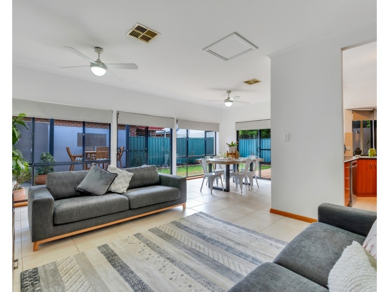 25 Lomond Circuit, Mawson Lakes SA 5095