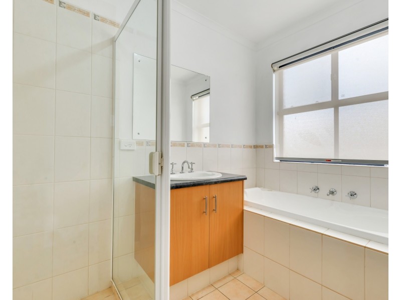 25 Lomond Circuit, Mawson Lakes SA 5095