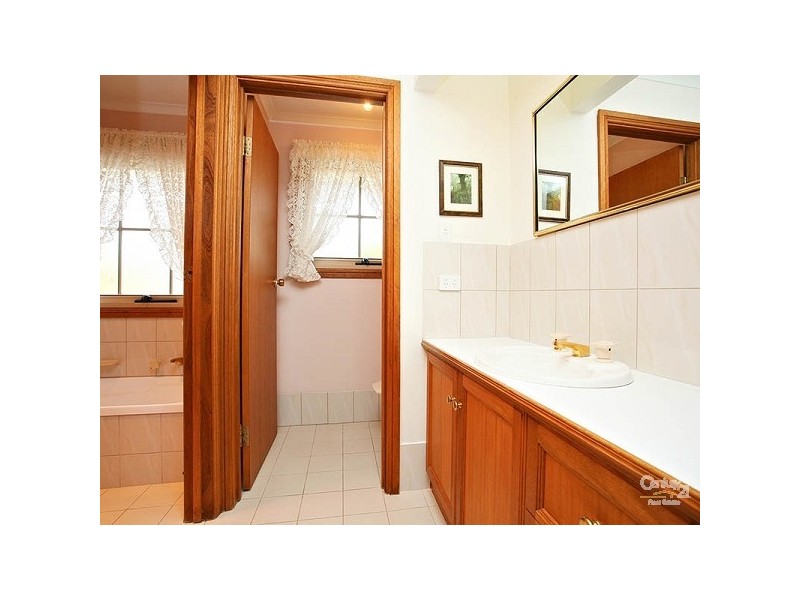 2 Zinfandel Avenue, Wynn Vale SA 5127