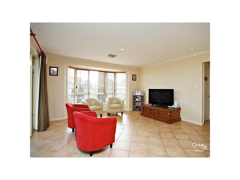 6 Mullen Court, Evanston Park SA 5116