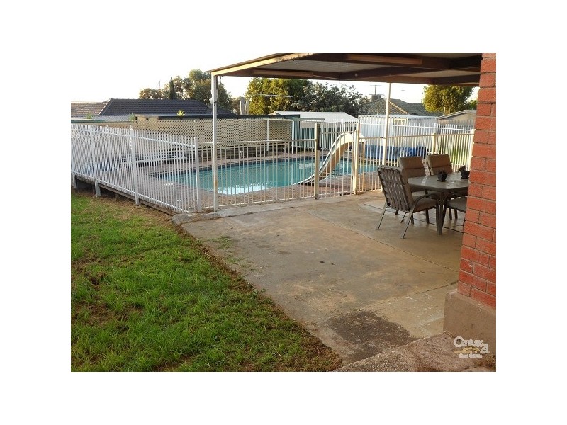 3 Hinton Avenue, Para Hills SA 5096
