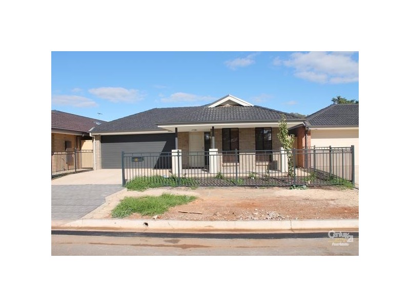 33 SMALL CRESCENT, Smithfield Plains SA 5114