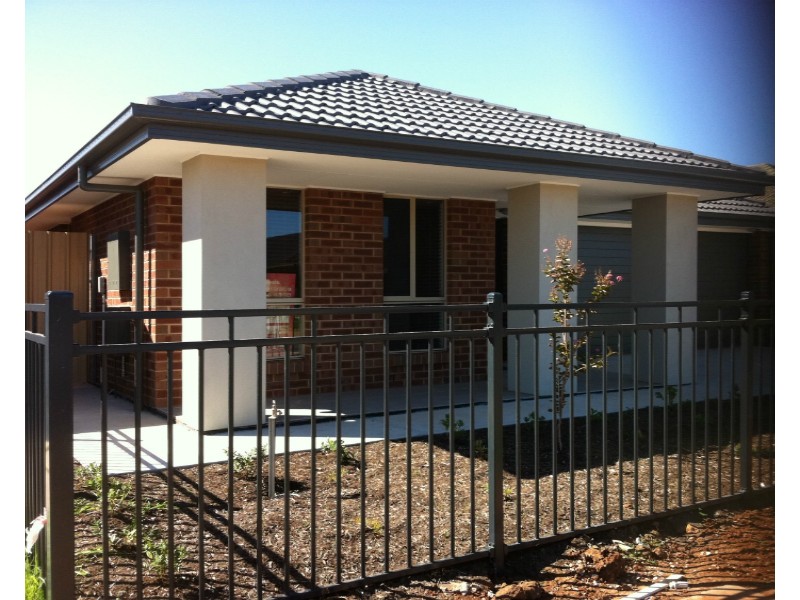 16 Barrat St, Smithfield Plains SA 5114