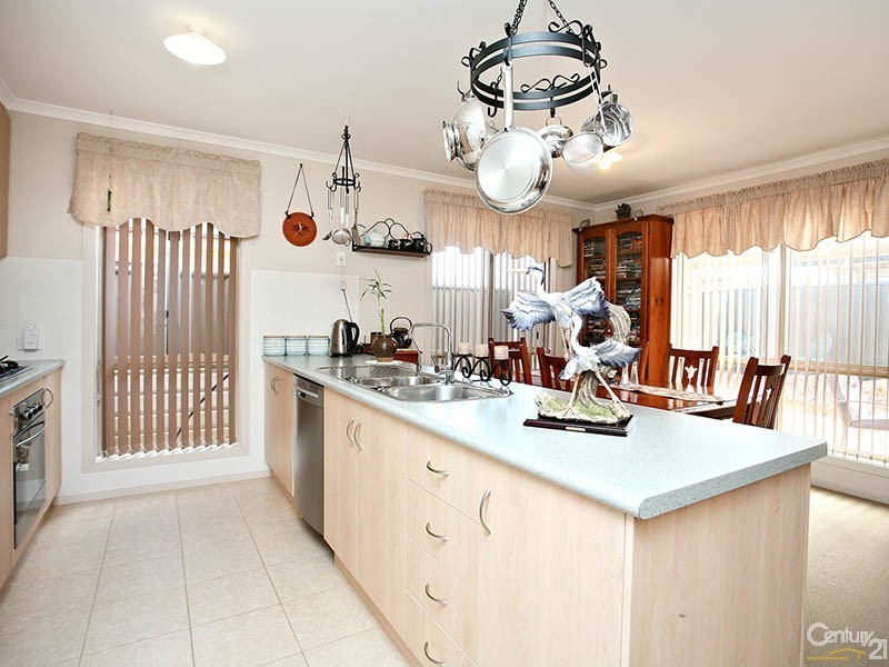 10 Almond Circuit, Munno Para West SA 5115