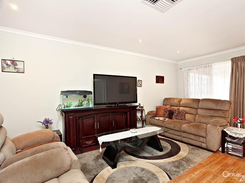 31 Tatura Road, Munno Para West SA 5115